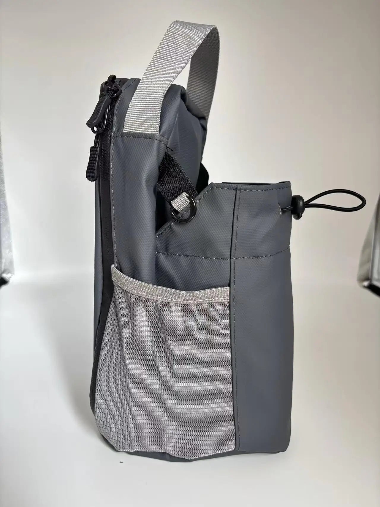 Magnetic Fitness Water Bottle Bag – Waterproof Portable Hanging Messenger Bag
